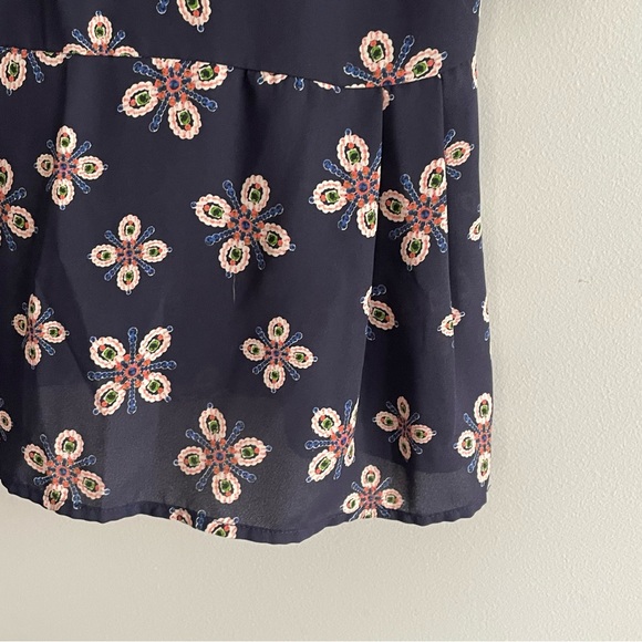 COLLECTIVE CONCEPTS Floral Print Peplum Top - Navy Large Petite - Picture 3 of 7